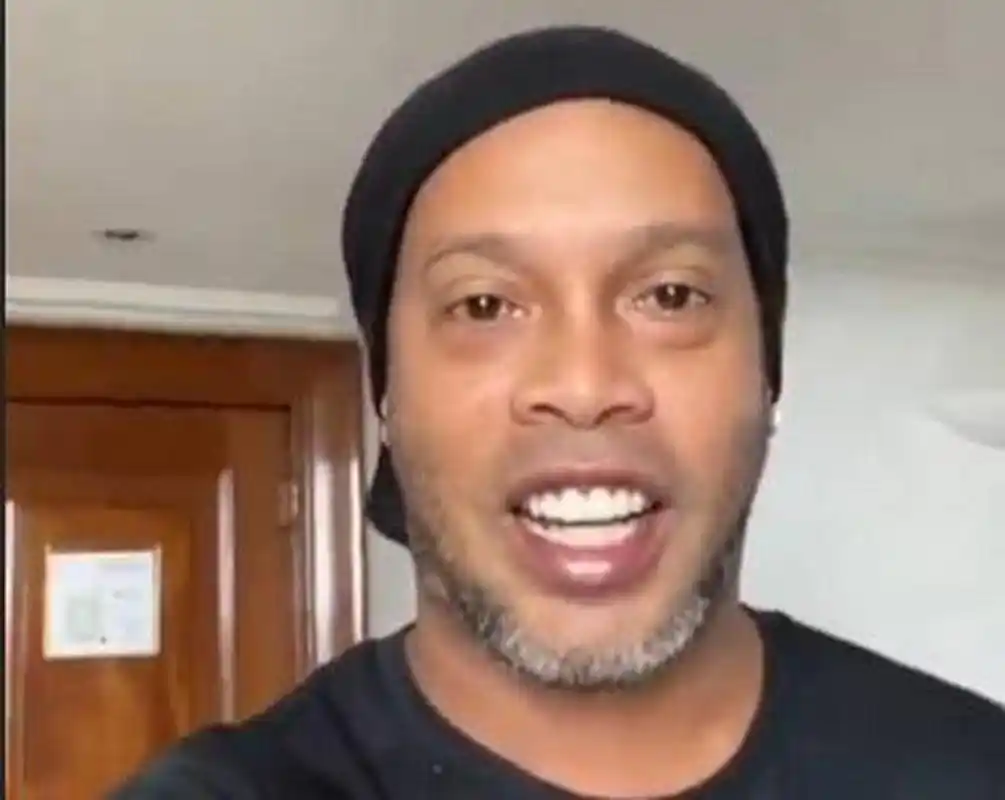 乒乓球在成 乒乓球在成